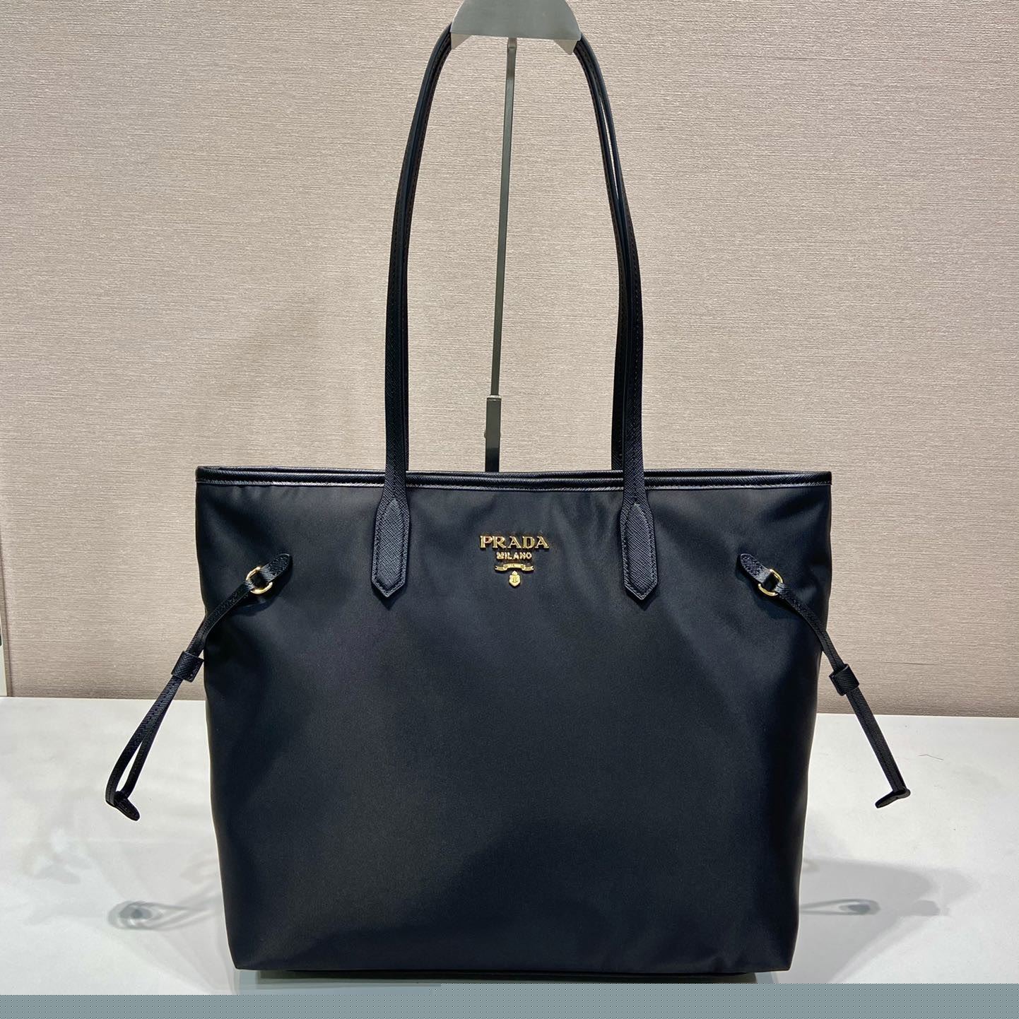 Pra*a shopping bags